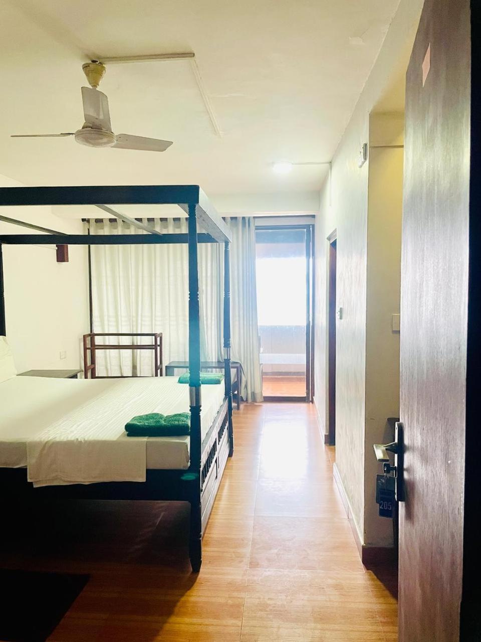 Suncoast Beach Hotel Mirissa Zewnętrze zdjęcie