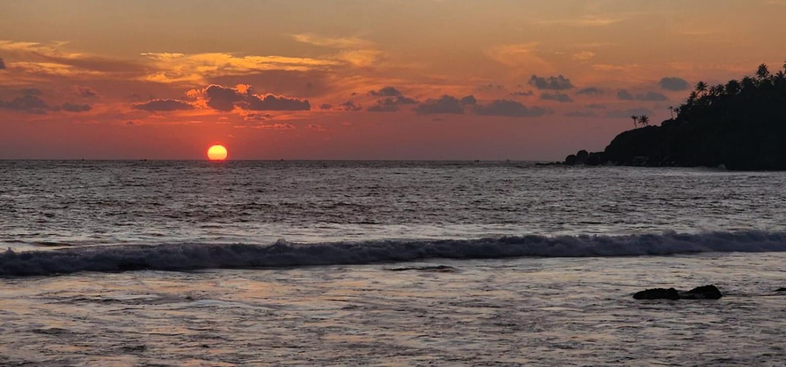 Suncoast Beach Hotel Mirissa Zewnętrze zdjęcie